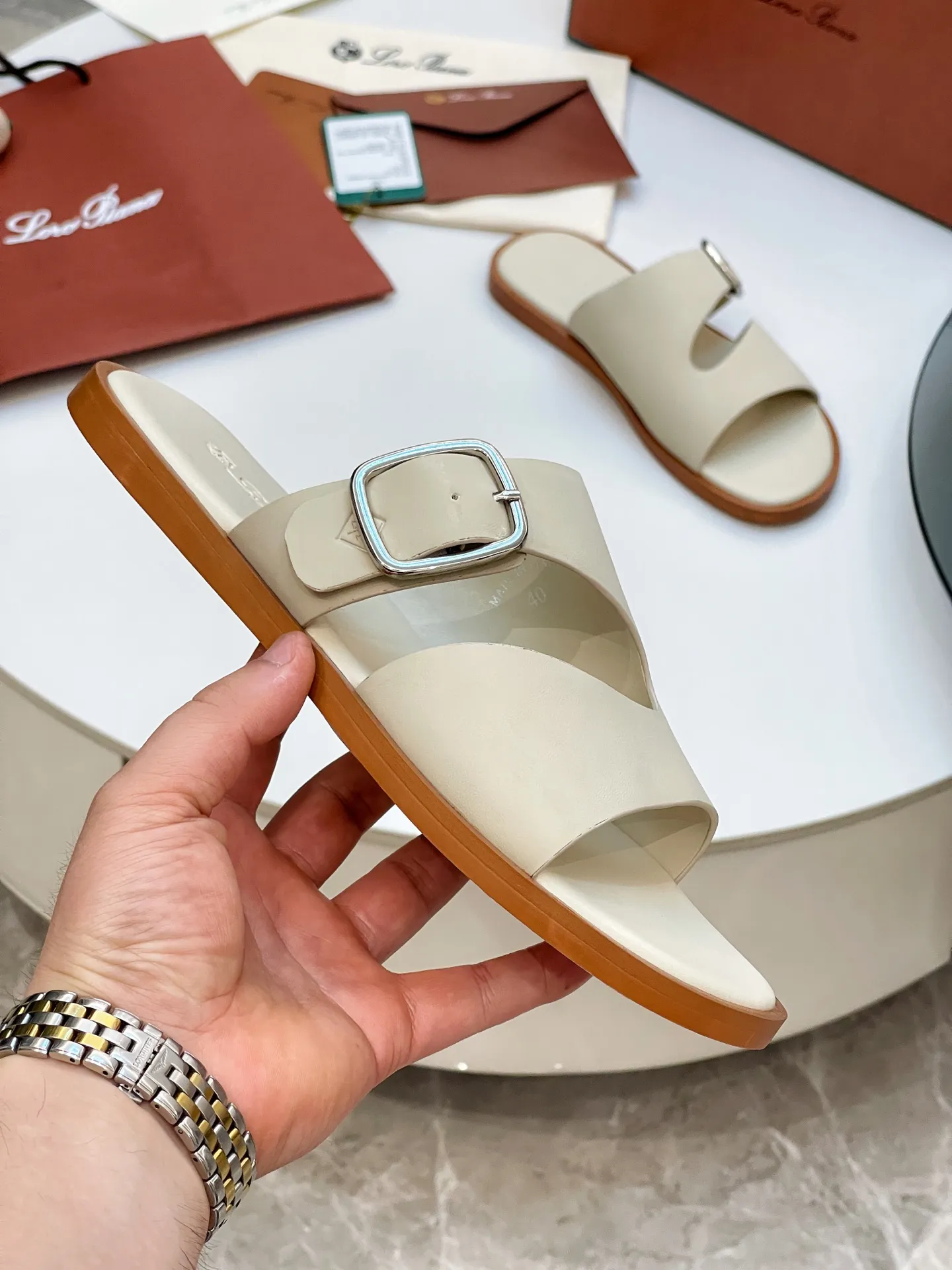 Men's shoes 💰420 Loro Piana, LP's popular spring and summer slippers are synchronized with the new counters, uppers are imported cowhide fabrics from Italy, high-quality splicing technology, soles: original soles specially provided by the original factory, exclusive molded soles are super comfortable, original factory orders, 🔍🔍high quality, you can go in and out of the counter at will, welcome to compare, code number 39-44 (order 38 45 46)